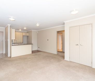 Charming 2BR Unit in Enderley! - Photo 4