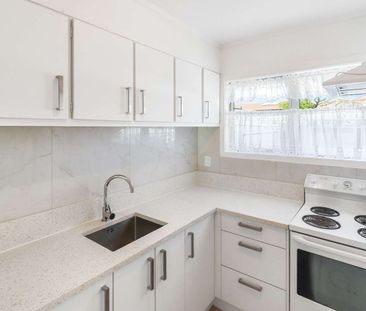 2-Bedroom in Papatoetoe - Newly Renovated - Photo 1