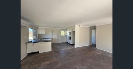 4 Bedroom with Large Yard & Shed - Photo 5