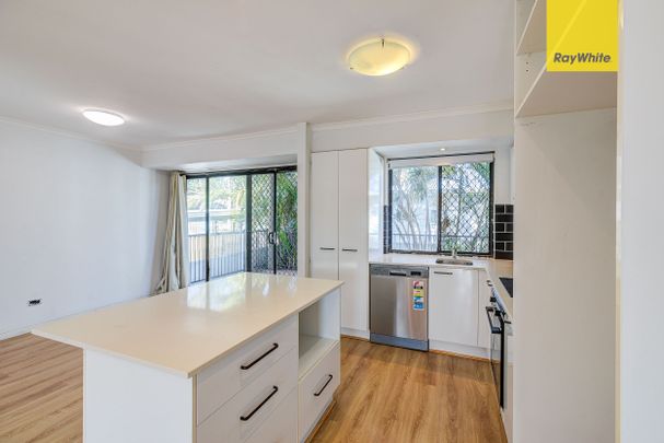 Charming Family Home - Photo 1