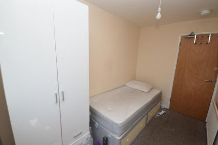 4 bedroom apartment to rent - Photo 2