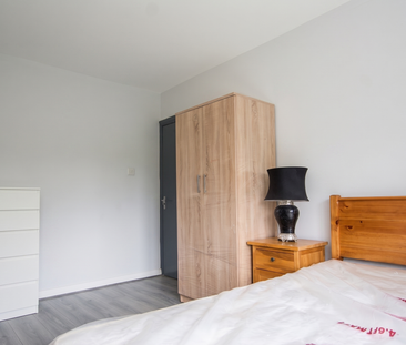 60 Poole Crescent - Photo 1
