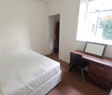 3 bedroom flat to rent - Photo 3