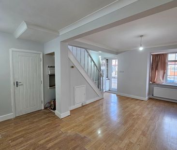 2 Bed End Terrace, Middleham Road, N18 - Photo 4