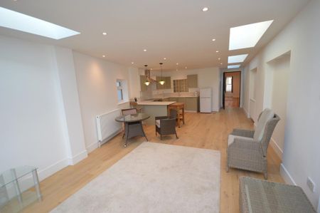 5 bedroom house to rent - Photo 2