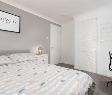 5 bedroom semi-detached house to rent - Photo 1