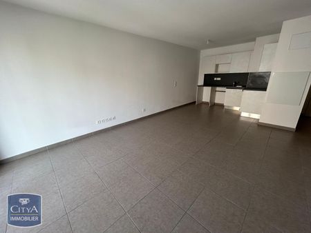 Location Appartement 2 pièces 45m² PORT DE BOUC 13110 - Photo 2