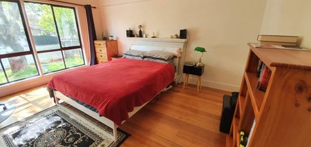 32 Woodlands Grove, Malvern East VIC 3145 - House For Rent | Domain - Photo 3