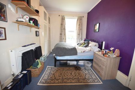 1 bedroom Flat in Victoria Road, Leeds - Photo 5