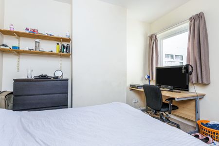 4 bedroom house to rent Baileys Road, PO5 - Photo 4