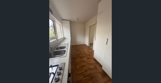 Spacious 1 bedroom unit in a fantastic location - Photo 1