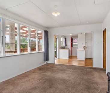 Charming 2 Bedroom Home In Green Island - Photo 4