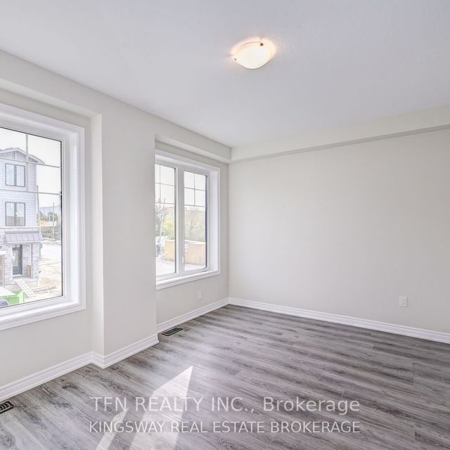 Townhouse For Lease | X8142788 - Photo 1