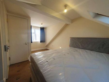 Park Road, Hounslow, TW3 - Photo 2