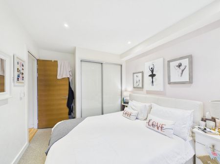 The Courtyard, High Street, Staines-Upon-Thames,TW18 - Photo 5