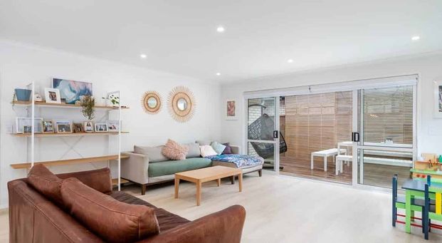 3 Bed Family Home - Photo 1