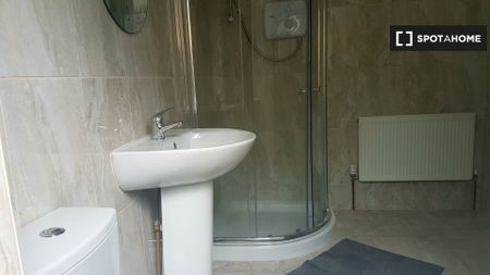 Room in shared 4-bedroom flat for rent in Whitehall, Dublin - Photo 2