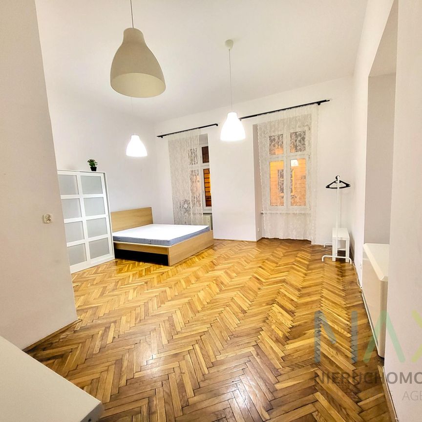 Przestronna Słoneczna kawalerka, blisko Galerii Krakowskiej - Zdjęcie 1