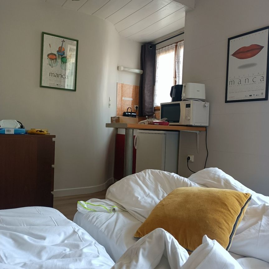 Room in a Shared House, Kingston Road Ltd, SW19 - Photo 2