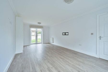 4 bedroom detached house to rent - Photo 2