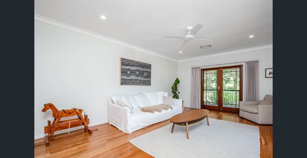 Stunning modern Queenslander on 6 acres. - Photo 1