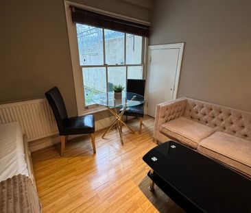 Studio Flat, Bedford Hill, SW12 - Photo 1