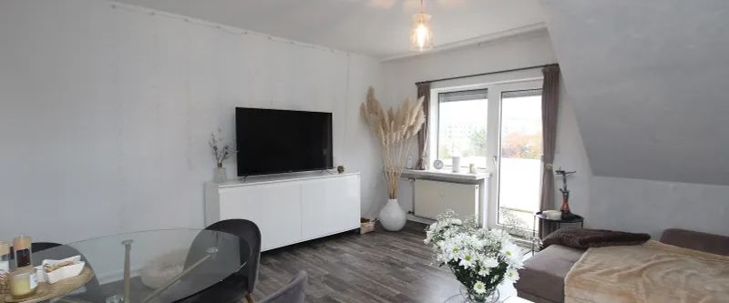 Charmante 3-Zimmer-Dachgeschosswohnung mit Balkon in Vellmar zu vermieten - Photo 1