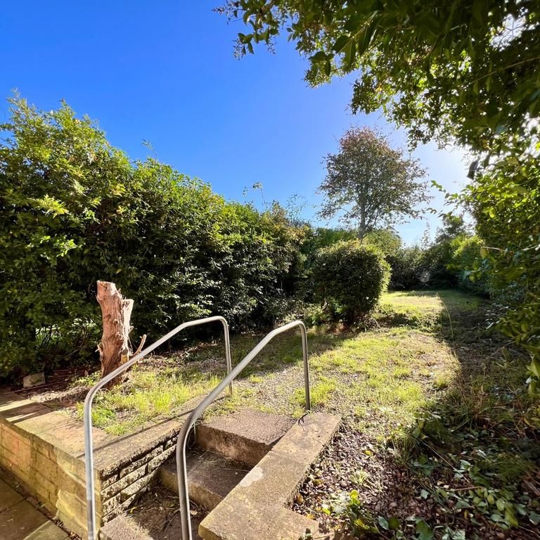 2 bedroom end of terrace house to rent - Photo 1