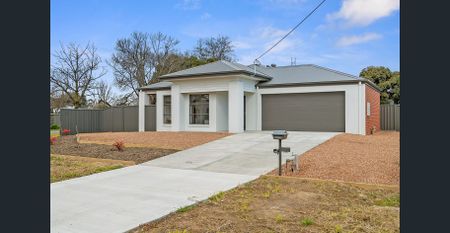 SELF CONTAINED APARTMENT - Photo 3