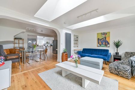 6 bedroom detached house to rent - Photo 2