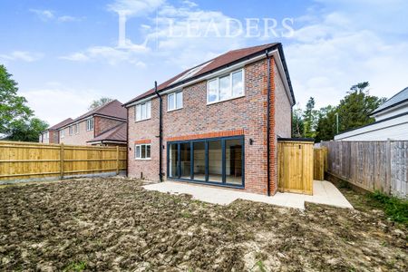 Maypole Road, Ashurst Wood, RH19 - Photo 3