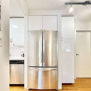 RARE OPPORTUNITY: PRIME KITSILANO LOCATION – 2 BEDROOM CORNER UNIT - Photo 2