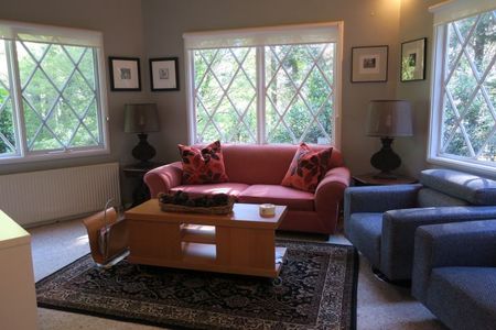 Elegant Cottage, Close to Town. - Photo 5