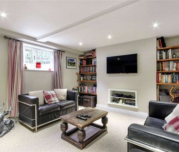 An elegant Grade II Listed Georgian villa in a prime Sevenoaks loca... - Photo 3