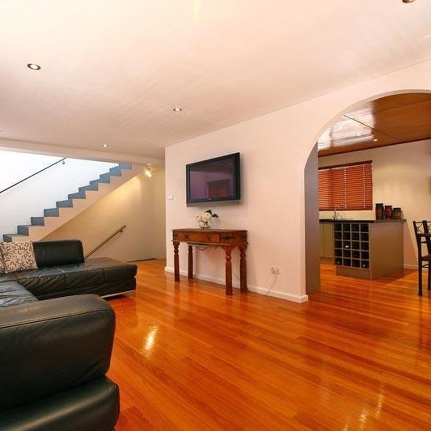 1/3 Loftus Street, 2500, Wollongong Nsw - Photo 1