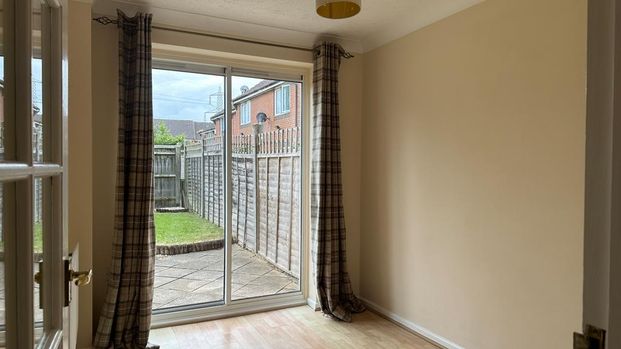 3 bedroom end of terrace house to rent - Photo 1