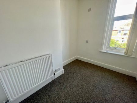 SHELBOURNE ROAD, CHARMINSTER (209SH) - Photo 4