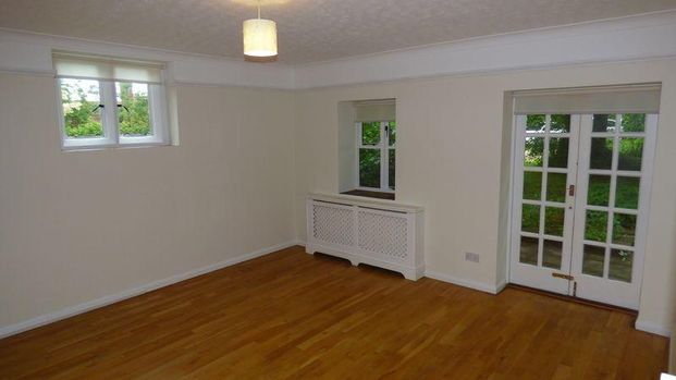 2 bedroom character property to rent - Photo 1