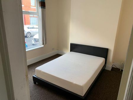 3 bedroom terraced house to rent - Photo 4