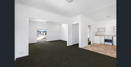 3 Bedroom Duplex within walking Distance to the Broadwater - Photo 4