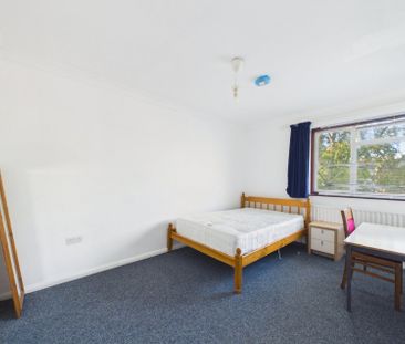 Elmbank Avenue, Englefield Green, Egham,TW20 - Photo 5