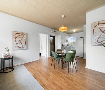 Exquisite City Fringe Retreat with Panoramic Elegance - Photo 4