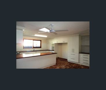 FAMILY HOME CLOSE TO SCHOOL - 6 MONTH LEASE - Photo 5