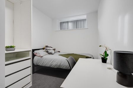 1 bedroom in a flat share to rent - Photo 2