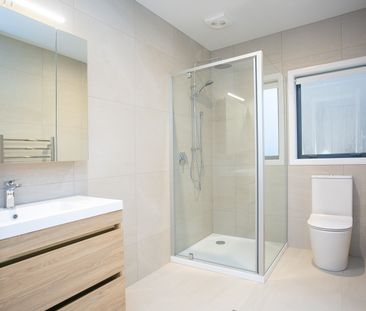 Stunning Ground Floor - Two Bedroom Apartment - Photo 3
