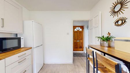 3 bedroom ground floor flat to rent - Photo 3