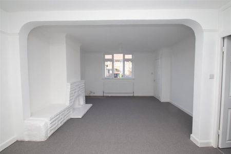 3 bedroom end of terrace house to rent - Photo 2