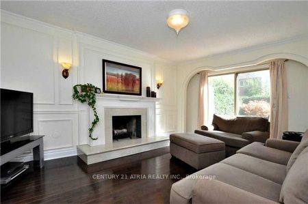 For Lease - 210 Centre Street, Richmond Hill, Ontario - Photo 5