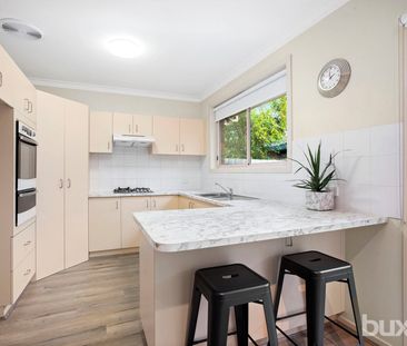 Immaculate three-bedroom home in a sought-after location - Photo 5