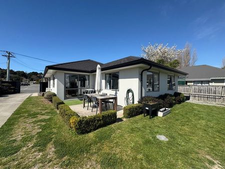 Large Pet Friendly 3 Bed/2Bath Home! - Photo 3